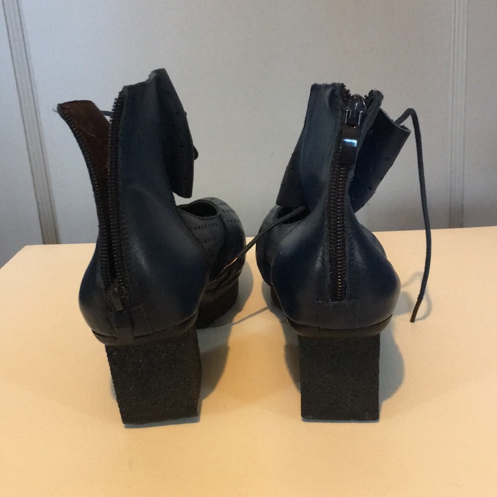 Way Cool & Unique Never Worn Blue Leather Shoes - Picture 3 of 5